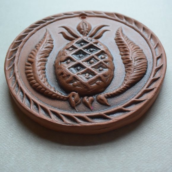 Handcrafted Signed Terracotta Pottery Pineapple Welcome Door Wall Plaque - Picture 5 of 8